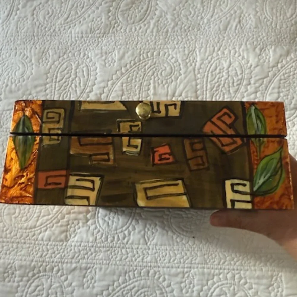 Vintage Lacquer Large 12x8x3 Keepsake Box Lady wit beautiful piece